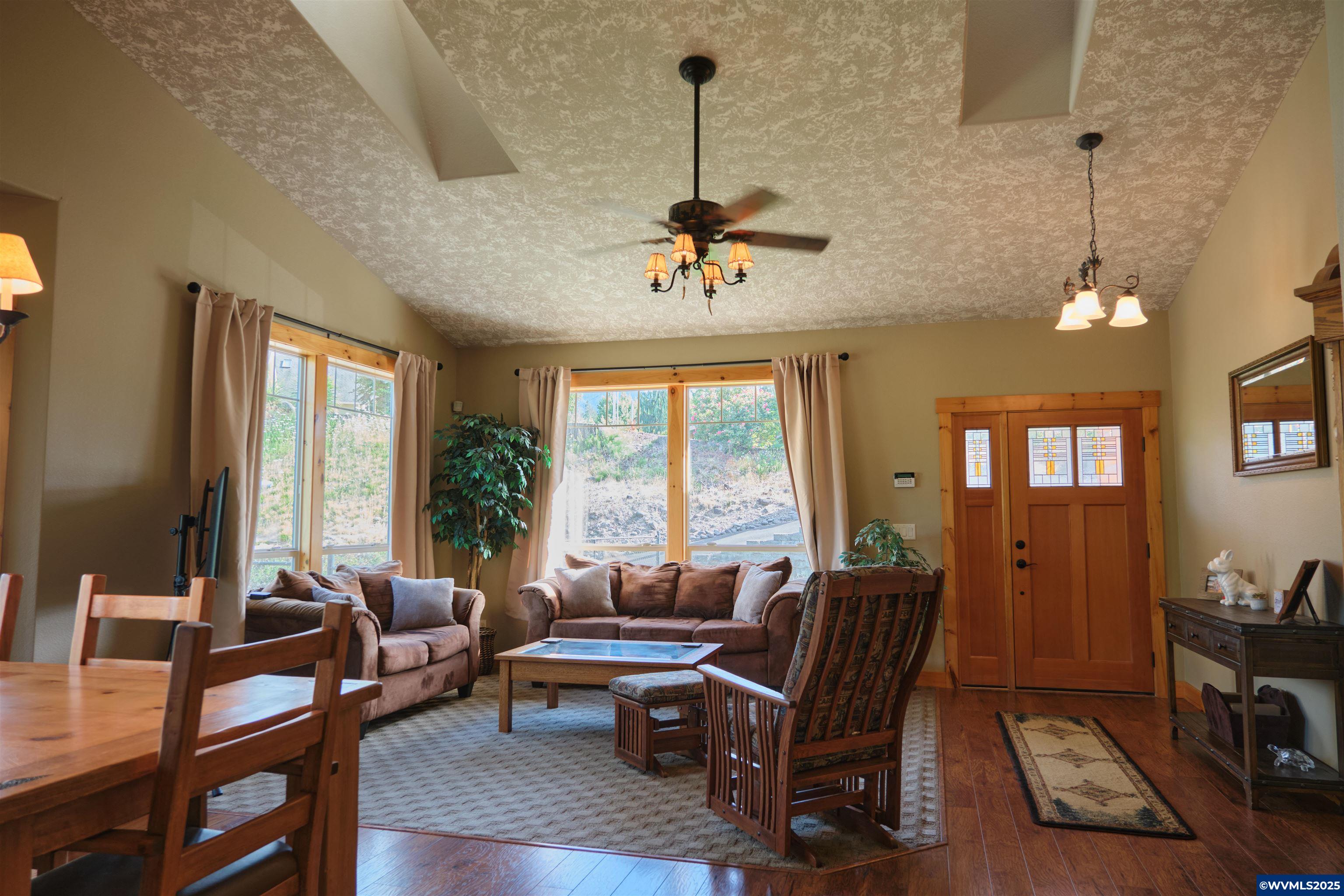 222 SE Whitten Rd