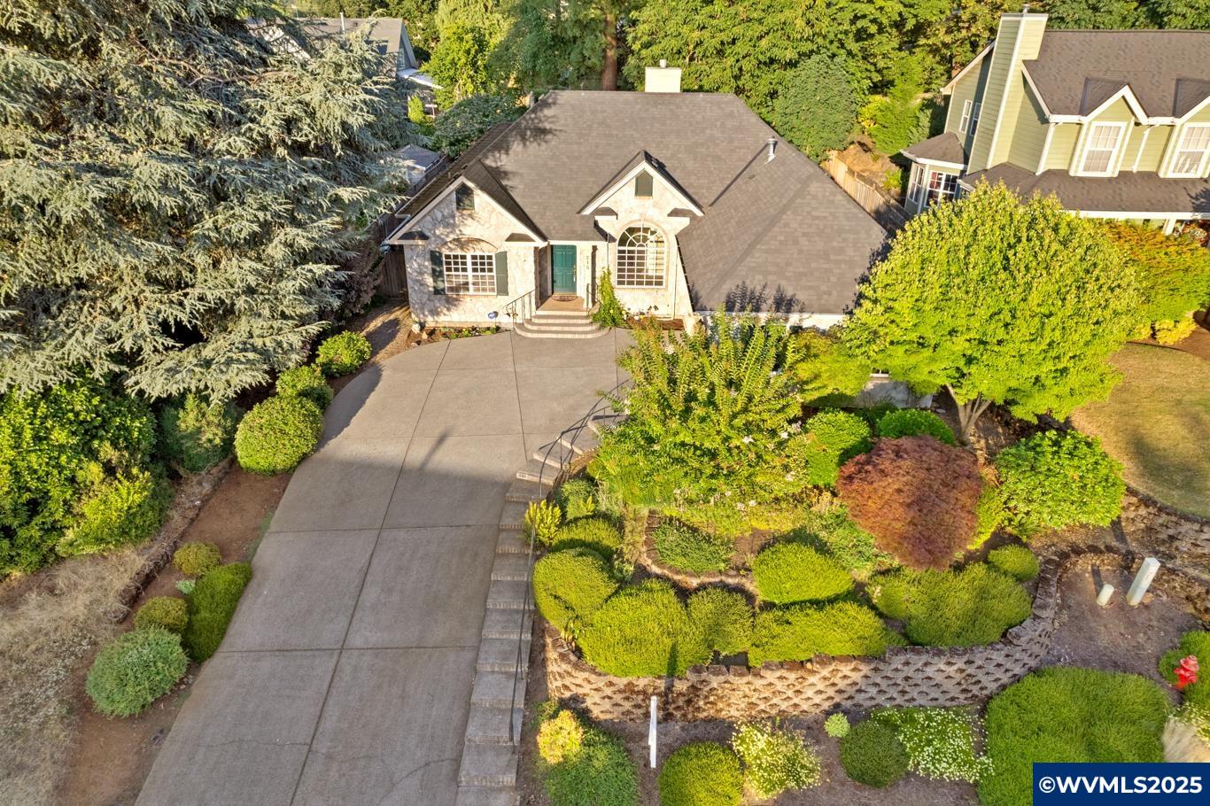215 Ames Ct