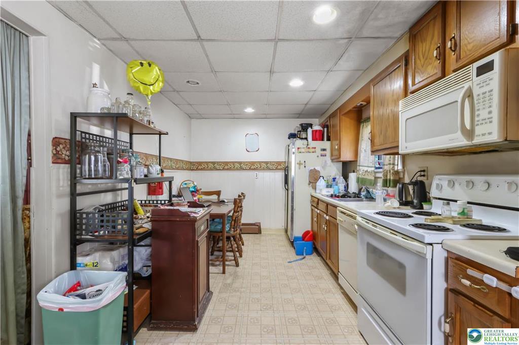 Nazareth Borough, Pennsylvania 18064, United States, 5 Bedrooms Bedrooms, ,2 BathroomsBathrooms,Residential,Active,146593