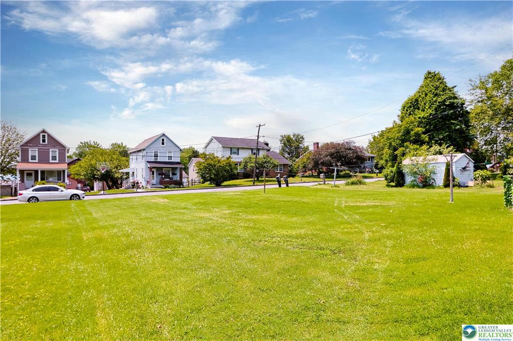 Nazareth Borough, Pennsylvania 18064, United States, 5 Bedrooms Bedrooms, ,2 BathroomsBathrooms,Residential,Active,146593