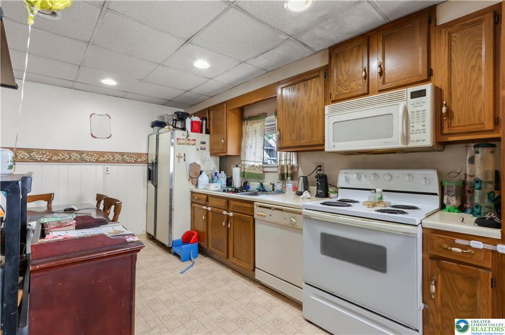 Nazareth Borough, Pennsylvania 18064, United States, 5 Bedrooms Bedrooms, ,2 BathroomsBathrooms,Residential,Active,146593