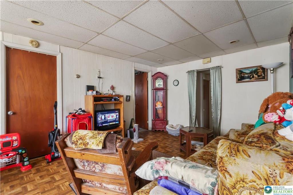 Nazareth Borough, Pennsylvania 18064, United States, 5 Bedrooms Bedrooms, ,2 BathroomsBathrooms,Residential,Active,146593