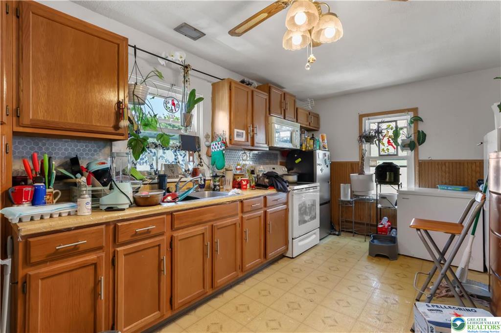 Nazareth Borough, Pennsylvania 18064, United States, 5 Bedrooms Bedrooms, ,2 BathroomsBathrooms,Residential,Active,146593