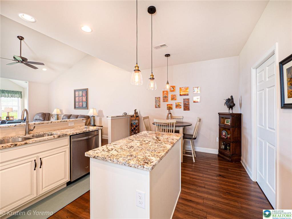 Upper Saucon Twp, Pennsylvania 18034, United States, 2 Bedrooms Bedrooms, ,2 BathroomsBathrooms,Residential,Pending,140445