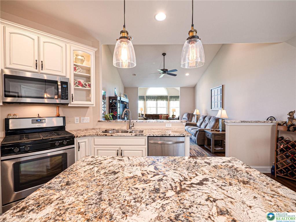 Upper Saucon Twp, Pennsylvania 18034, United States, 2 Bedrooms Bedrooms, ,2 BathroomsBathrooms,Residential,Pending,140445