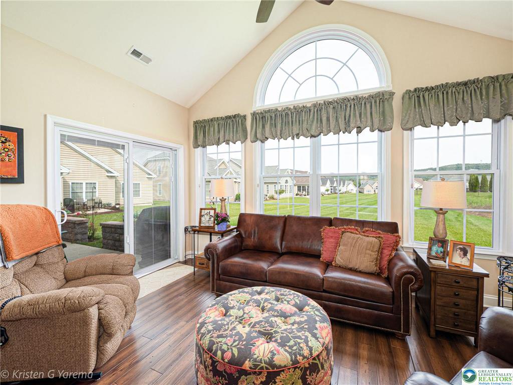 Upper Saucon Twp, Pennsylvania 18034, United States, 2 Bedrooms Bedrooms, ,2 BathroomsBathrooms,Residential,Pending,140445