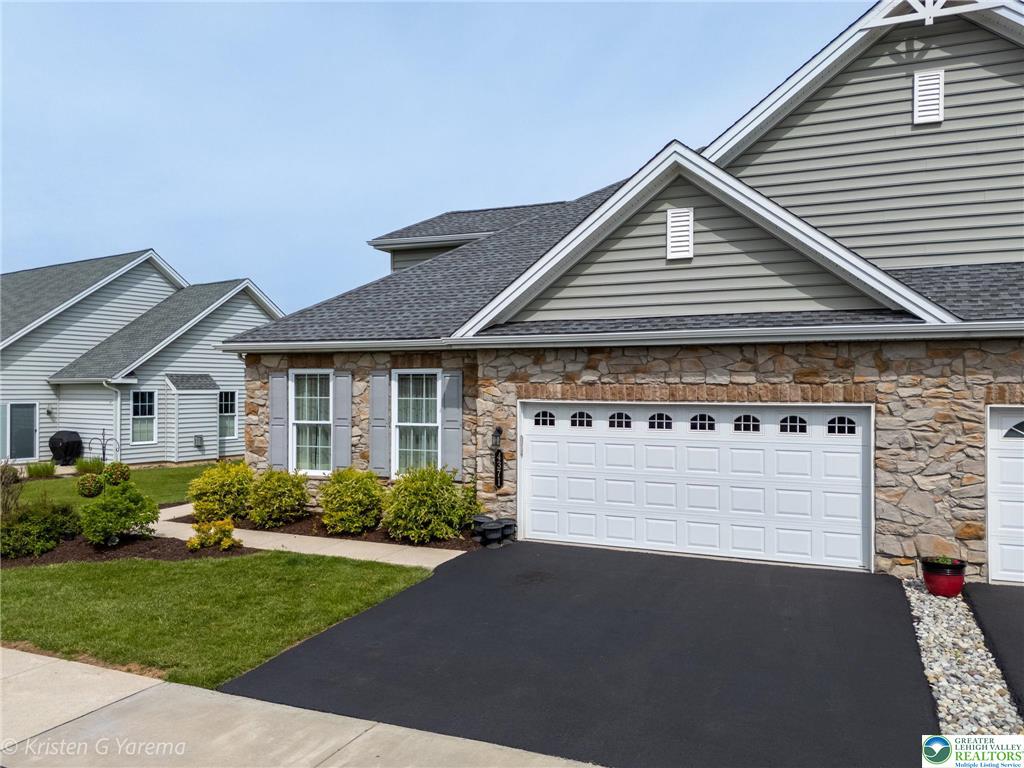 Upper Saucon Twp, Pennsylvania 18034, United States, 2 Bedrooms Bedrooms, ,2 BathroomsBathrooms,Residential,Pending,140445