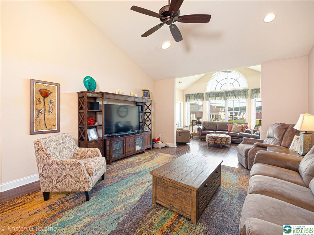 Upper Saucon Twp, Pennsylvania 18034, United States, 2 Bedrooms Bedrooms, ,2 BathroomsBathrooms,Residential,Pending,140445