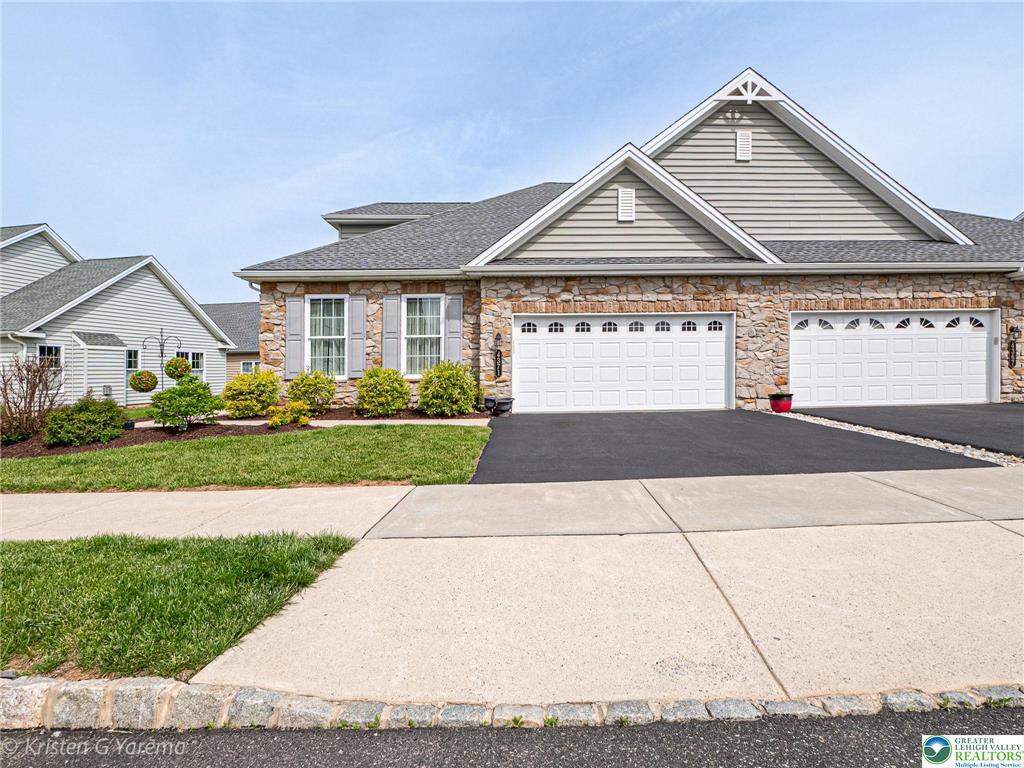 Upper Saucon Twp, Pennsylvania 18034, United States, 2 Bedrooms Bedrooms, ,2 BathroomsBathrooms,Residential,Pending,140445