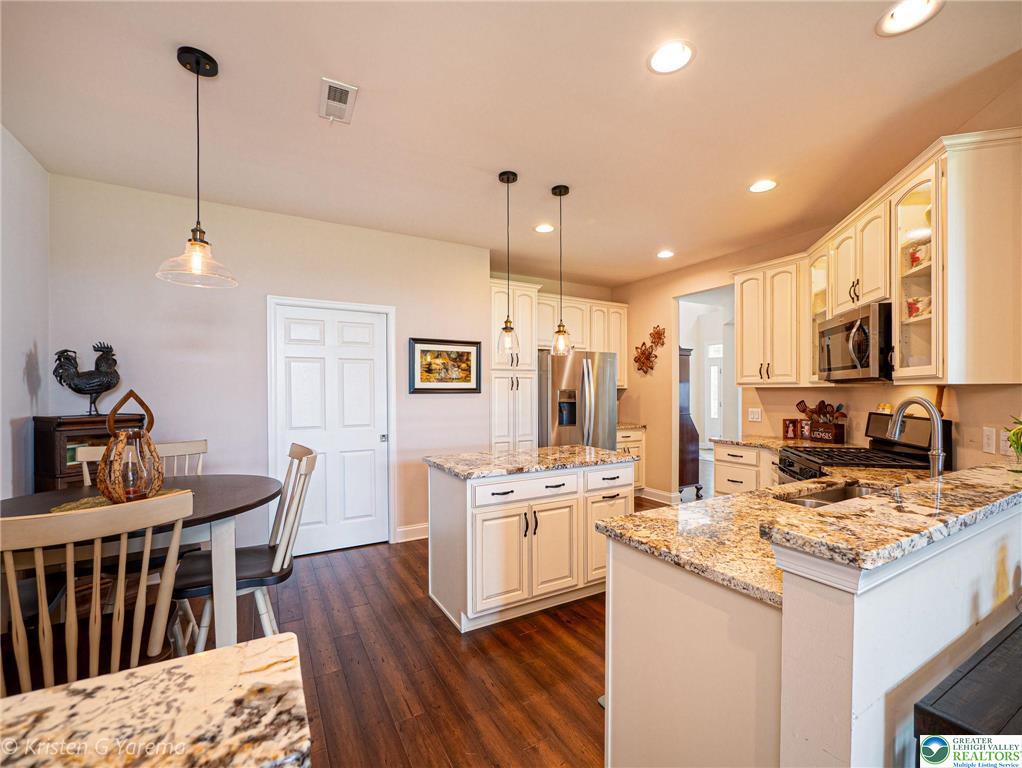 Upper Saucon Twp, Pennsylvania 18034, United States, 2 Bedrooms Bedrooms, ,2 BathroomsBathrooms,Residential,Pending,140445