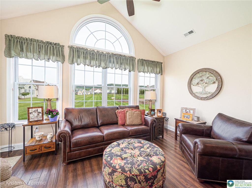 Upper Saucon Twp, Pennsylvania 18034, United States, 2 Bedrooms Bedrooms, ,2 BathroomsBathrooms,Residential,Pending,140445