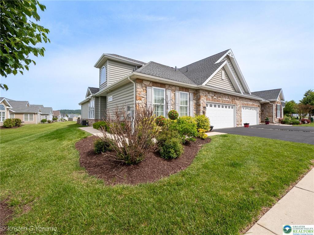 Upper Saucon Twp, Pennsylvania 18034, United States, 2 Bedrooms Bedrooms, ,2 BathroomsBathrooms,Residential,Pending,140445