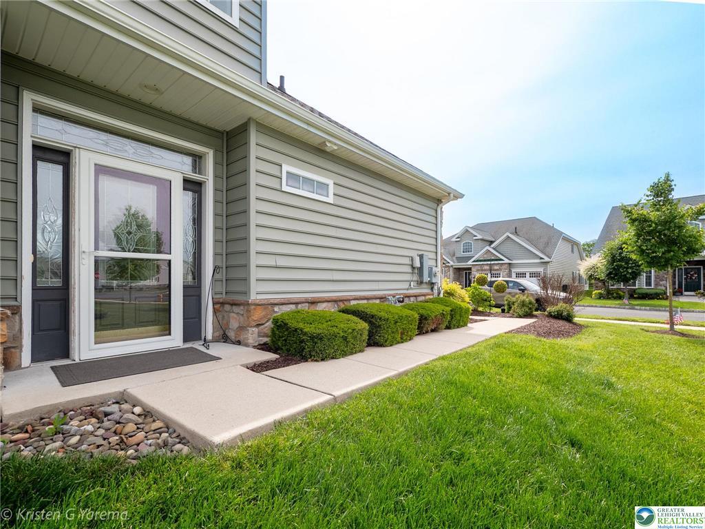 Upper Saucon Twp, Pennsylvania 18034, United States, 2 Bedrooms Bedrooms, ,2 BathroomsBathrooms,Residential,Pending,140445