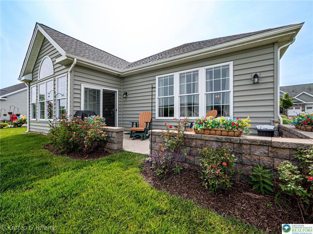 Upper Saucon Twp, Pennsylvania 18034, United States, 2 Bedrooms Bedrooms, ,2 BathroomsBathrooms,Residential,Pending,140445