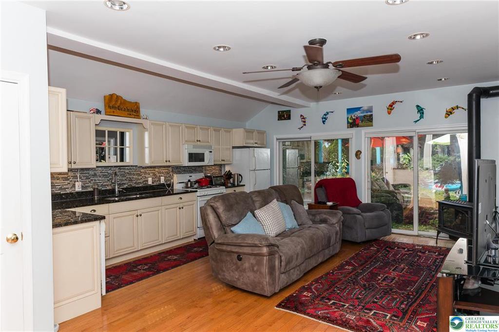 Easton, Pennsylvania 18042, United States, 3 Bedrooms Bedrooms, ,1 BathroomBathrooms,Residential,Active,136555