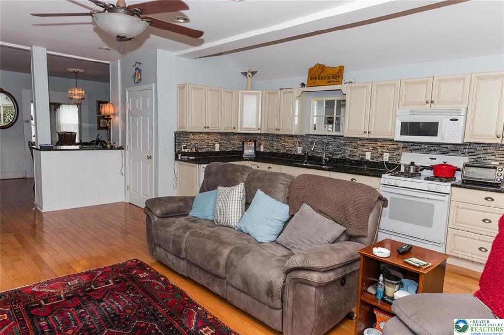 Easton, Pennsylvania 18042, United States, 3 Bedrooms Bedrooms, ,1 BathroomBathrooms,Residential,Active,136555