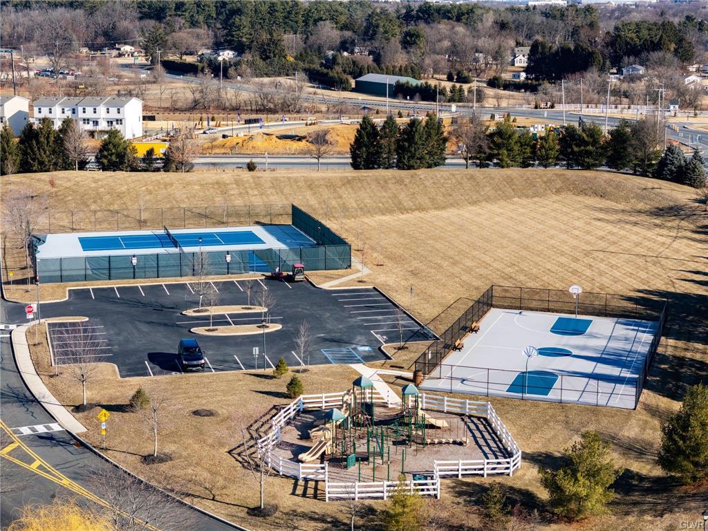 Upper Macungie Twp, Pennsylvania 18031, United States, 3 Bedrooms Bedrooms, ,2 BathroomsBathrooms,Residential,Pending,83894