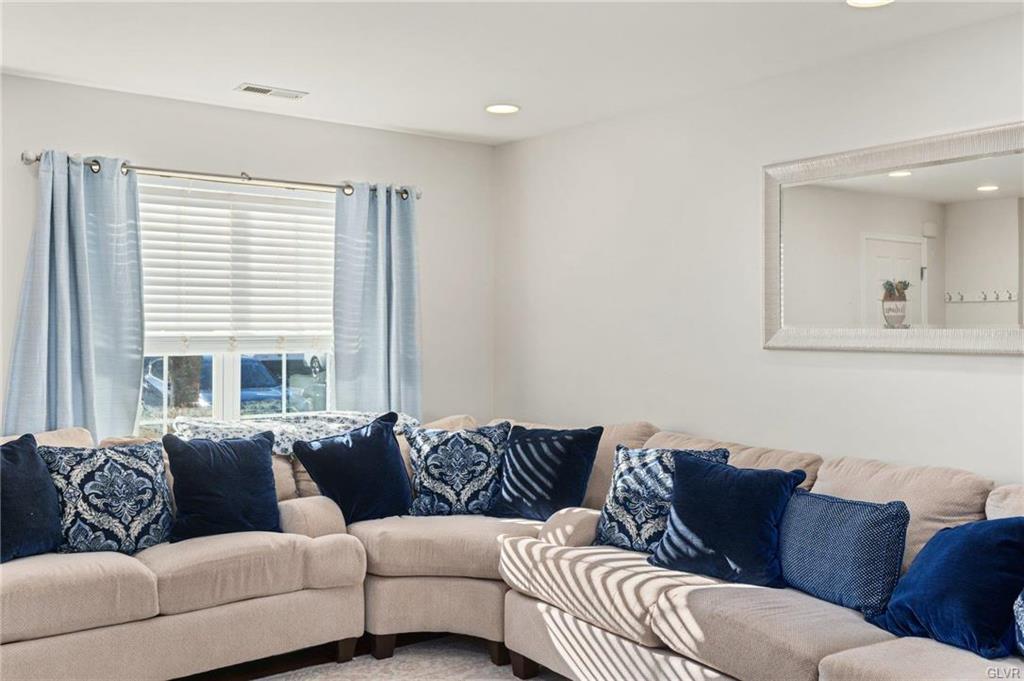 Upper Macungie Twp, Pennsylvania 18031, United States, 3 Bedrooms Bedrooms, ,2 BathroomsBathrooms,Residential,Pending,83894