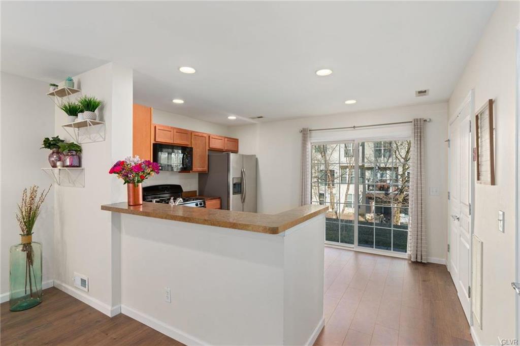 Upper Macungie Twp, Pennsylvania 18031, United States, 3 Bedrooms Bedrooms, ,2 BathroomsBathrooms,Residential,Pending,83894