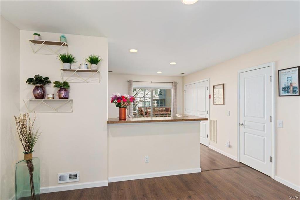 Upper Macungie Twp, Pennsylvania 18031, United States, 3 Bedrooms Bedrooms, ,2 BathroomsBathrooms,Residential,Pending,83894