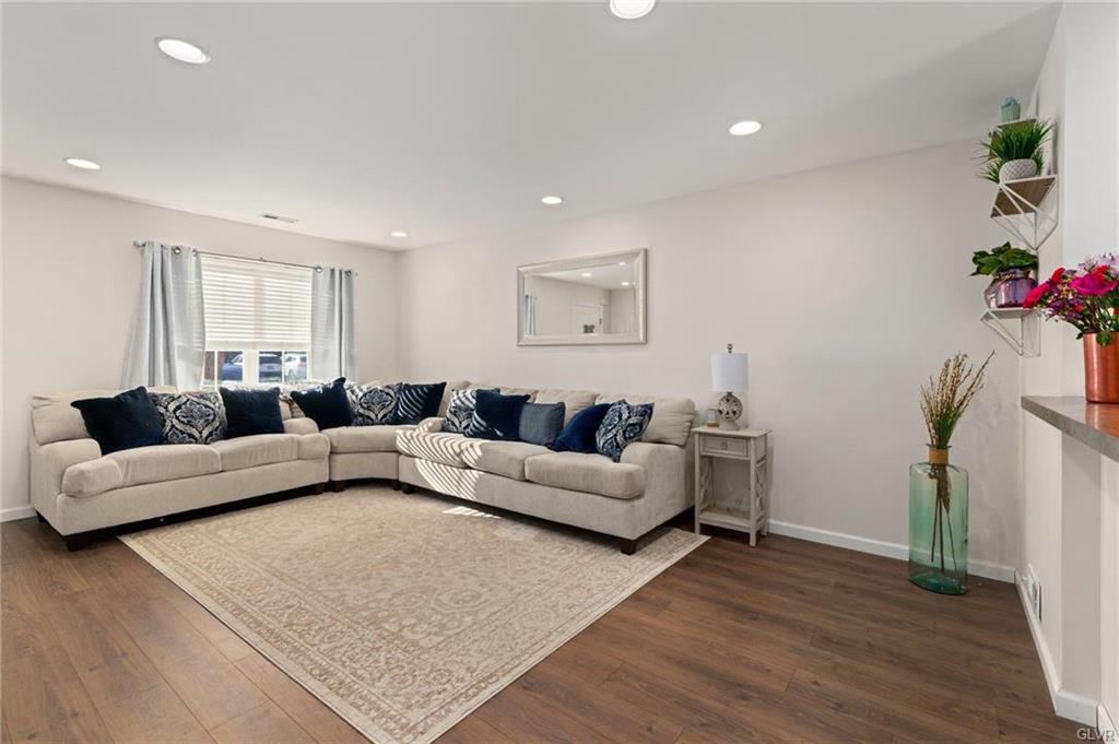 Upper Macungie Twp, Pennsylvania 18031, United States, 3 Bedrooms Bedrooms, ,2 BathroomsBathrooms,Residential,Pending,83894