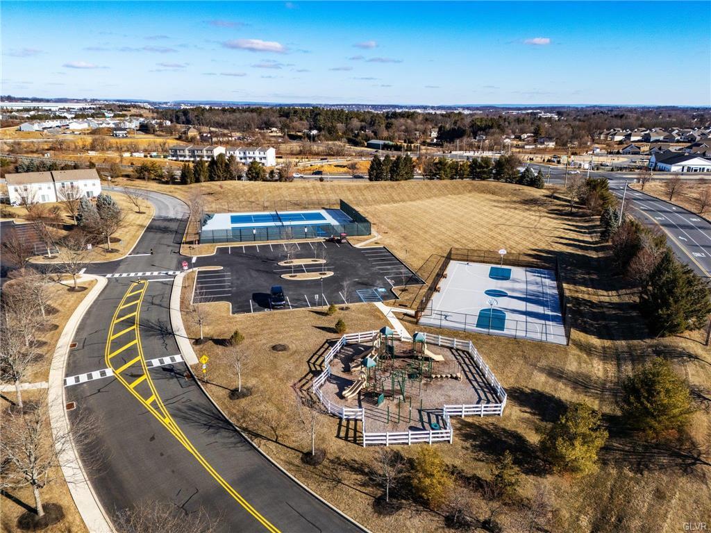 Upper Macungie Twp, Pennsylvania 18031, United States, 3 Bedrooms Bedrooms, ,2 BathroomsBathrooms,Residential,Pending,83894