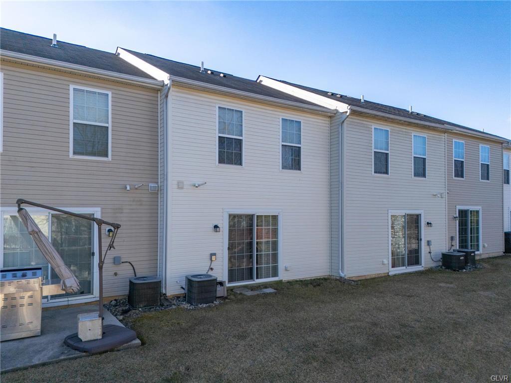 Upper Macungie Twp, Pennsylvania 18031, United States, 3 Bedrooms Bedrooms, ,2 BathroomsBathrooms,Residential,Pending,83894