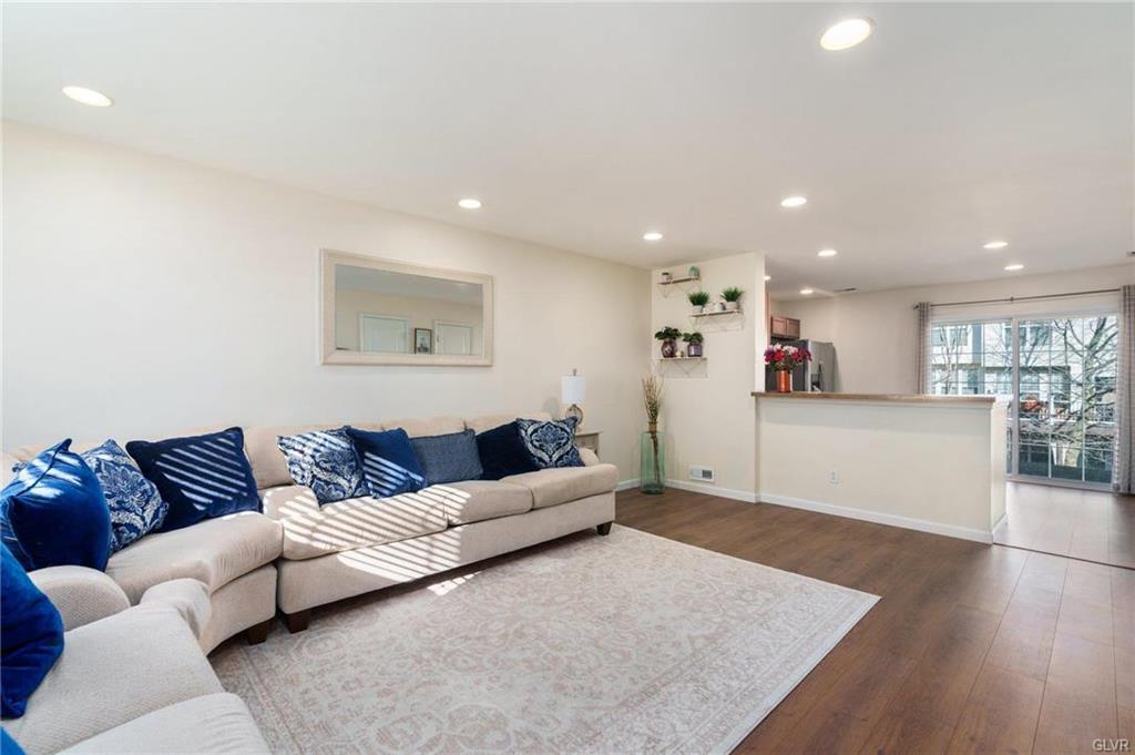 Upper Macungie Twp, Pennsylvania 18031, United States, 3 Bedrooms Bedrooms, ,2 BathroomsBathrooms,Residential,Pending,83894