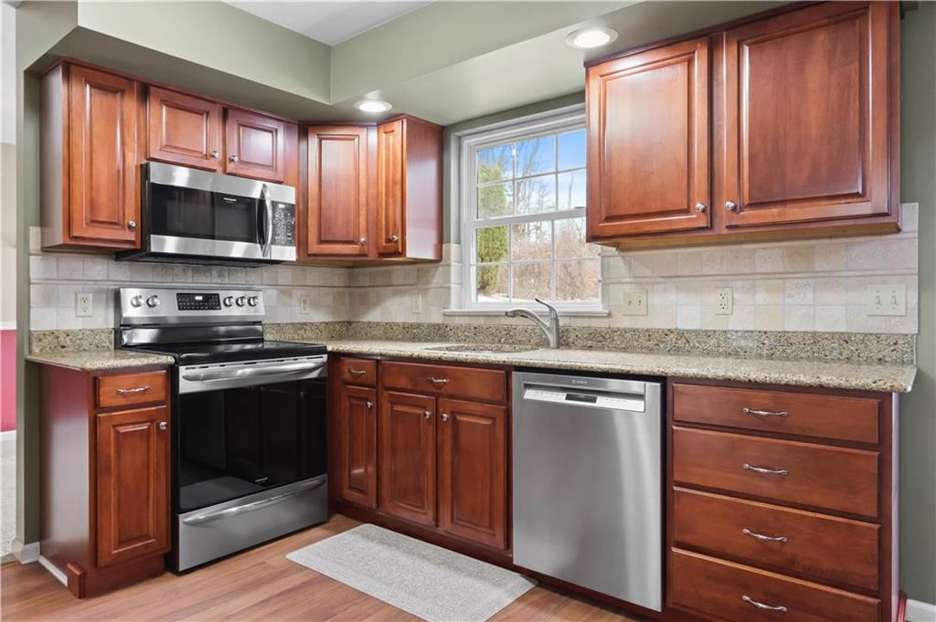 Salisbury Twp, Pennsylvania 18103, United States, 4 Bedrooms Bedrooms, ,3 BathroomsBathrooms,Residential,Pending,2982