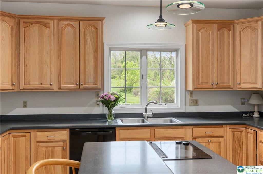 Upper Milford Twp, Pennsylvania 18092, United States, 4 Bedrooms Bedrooms, ,4 BathroomsBathrooms,Residential,Pending,124910