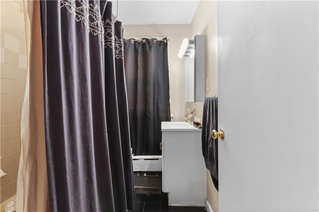 Allentown City, Pennsylvania 18104, United States, 3 Bedrooms Bedrooms, ,1 BathroomBathrooms,Residential,Pending,13738