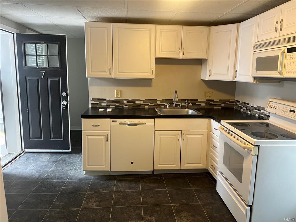 Emmaus Borough, Pennsylvania 18049, United States, 1 Bedroom Bedrooms, ,1 BathroomBathrooms,Residential,Active,97338
