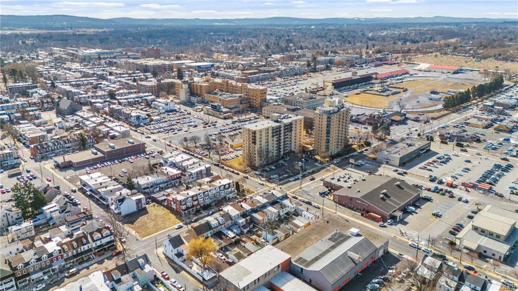 Allentown City, Pennsylvania 18102, United States, 6 Bedrooms Bedrooms, ,3 BathroomsBathrooms,Residential,Pending,84839