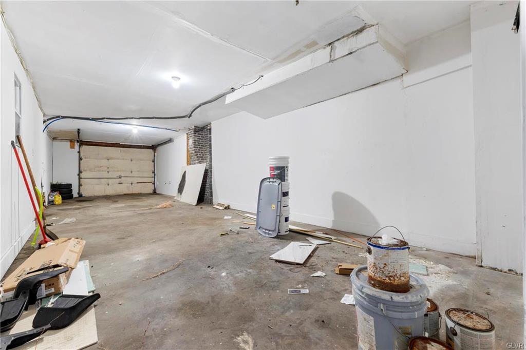 Allentown City, Pennsylvania 18102, United States, 6 Bedrooms Bedrooms, ,3 BathroomsBathrooms,Residential,Pending,84839