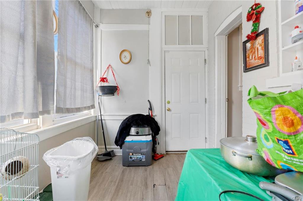 Allentown City, Pennsylvania 18102, United States, 6 Bedrooms Bedrooms, ,3 BathroomsBathrooms,Residential,Pending,84839