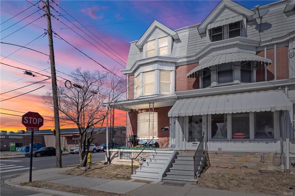 Allentown City, Pennsylvania 18102, United States, 6 Bedrooms Bedrooms, ,3 BathroomsBathrooms,Residential,Pending,84839