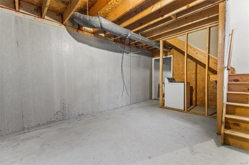 East Stroudsburg, Pennsylvania 18301, United States, 8 Bedrooms Bedrooms, ,4 BathroomsBathrooms,Residential,Active,81439