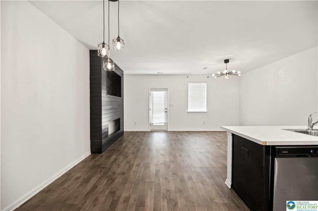 Allentown City, Pennsylvania 18103, United States, 3 Bedrooms Bedrooms, ,3 BathroomsBathrooms,Residential,Active,135128