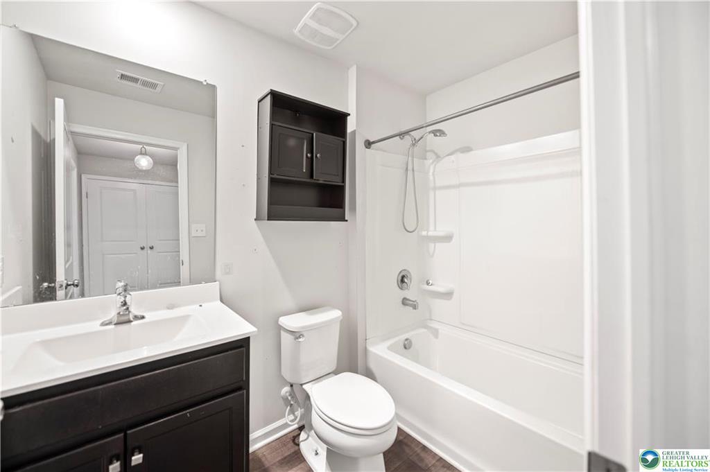 Allentown City, Pennsylvania 18103, United States, 3 Bedrooms Bedrooms, ,3 BathroomsBathrooms,Residential,Active,135128