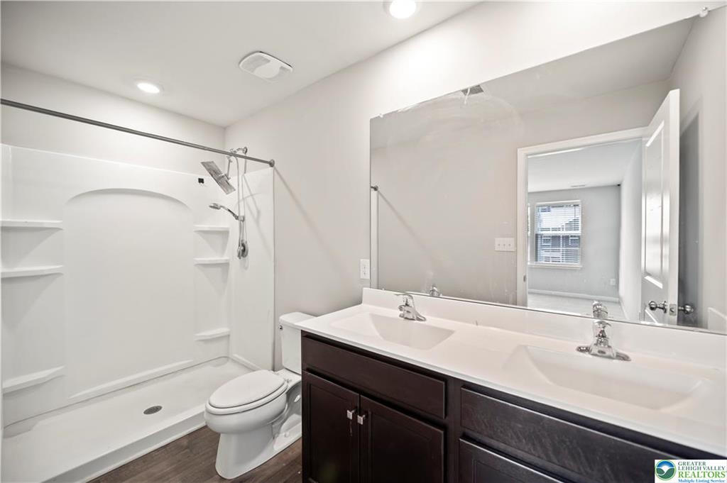 Allentown City, Pennsylvania 18103, United States, 3 Bedrooms Bedrooms, ,3 BathroomsBathrooms,Residential,Active,135128