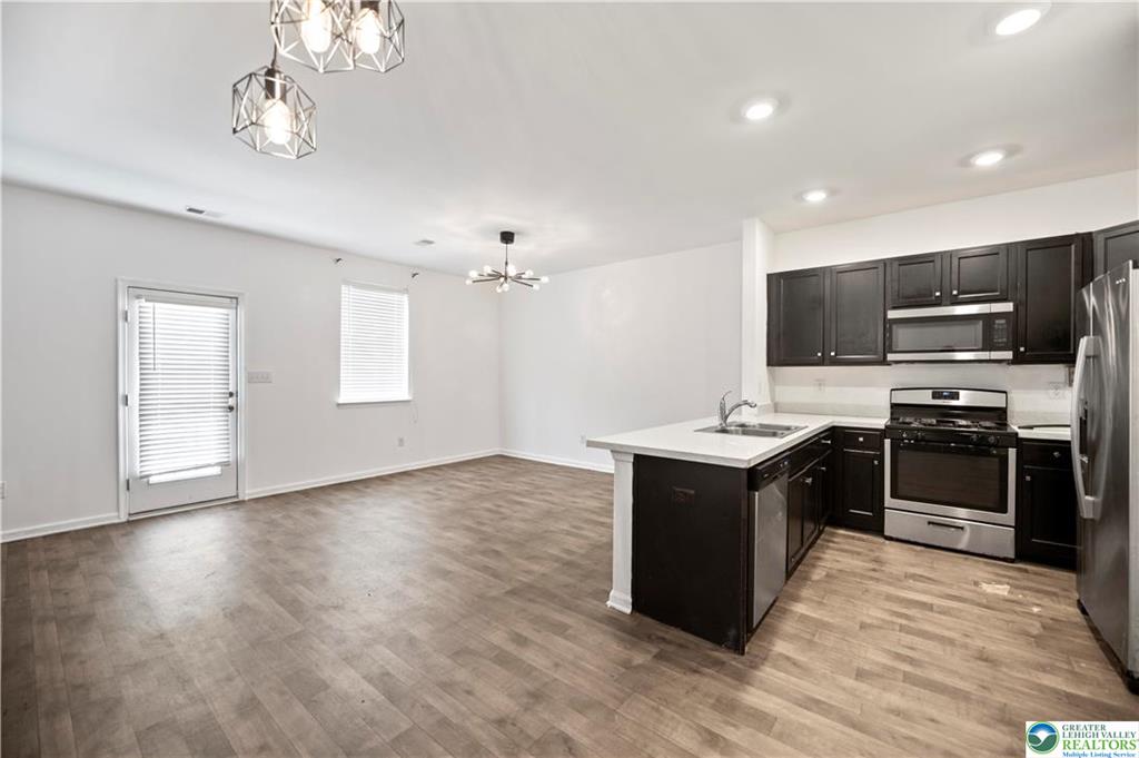 Allentown City, Pennsylvania 18103, United States, 3 Bedrooms Bedrooms, ,3 BathroomsBathrooms,Residential,Active,135128