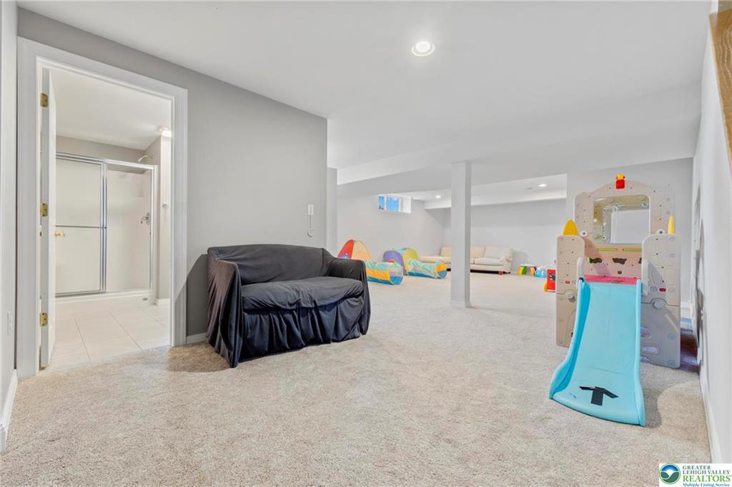 Upper Milford Twp, Pennsylvania 18049, United States, 4 Bedrooms Bedrooms, ,4 BathroomsBathrooms,Residential,Pending,115823