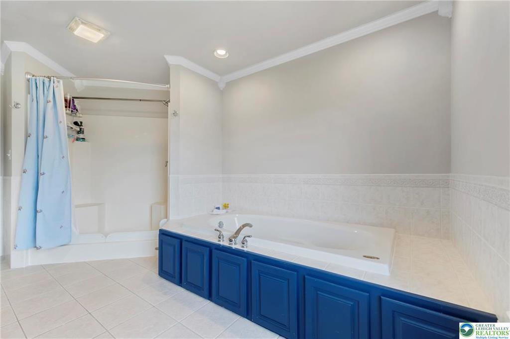 Upper Milford Twp, Pennsylvania 18049, United States, 4 Bedrooms Bedrooms, ,4 BathroomsBathrooms,Residential,Pending,115823