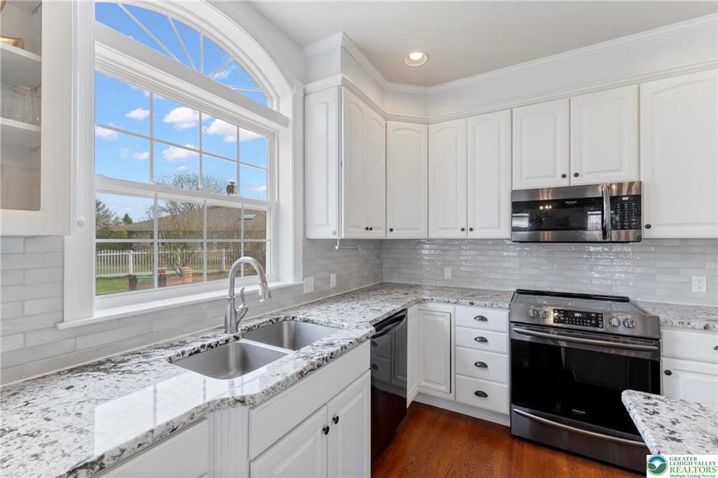 Upper Milford Twp, Pennsylvania 18049, United States, 4 Bedrooms Bedrooms, ,4 BathroomsBathrooms,Residential,Pending,115823