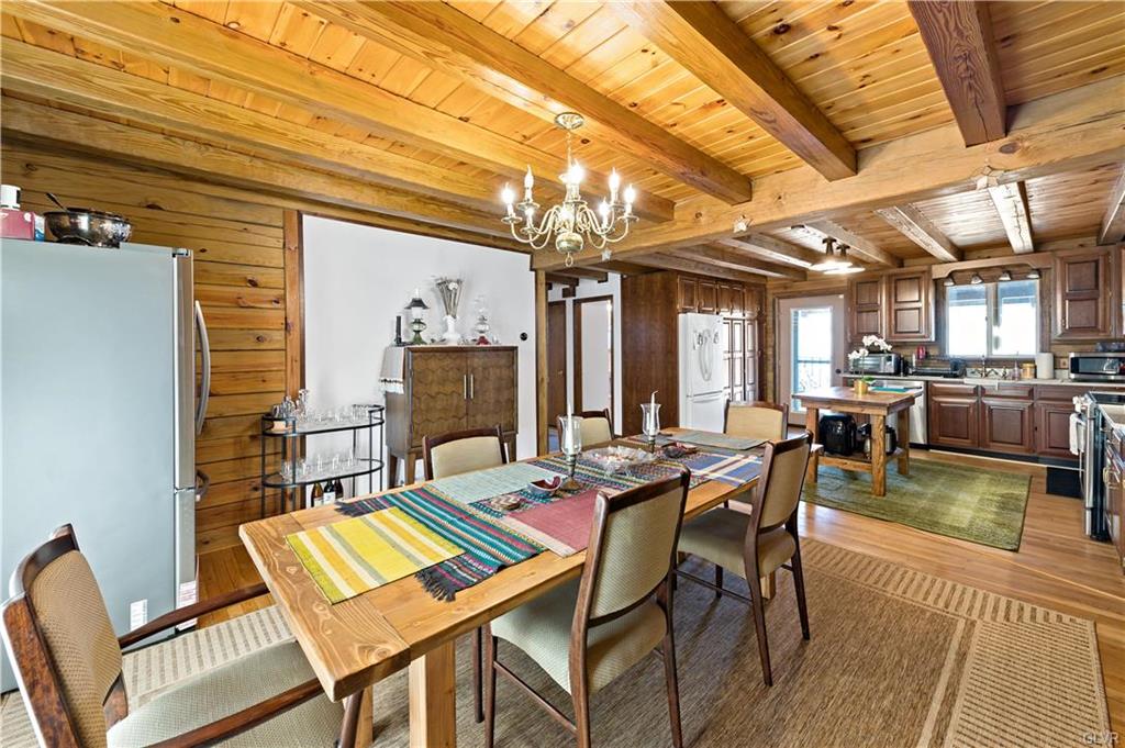 Wayne County, Pennsylvania 18428, United States, 4 Bedrooms Bedrooms, ,3 BathroomsBathrooms,Residential,Active,83485