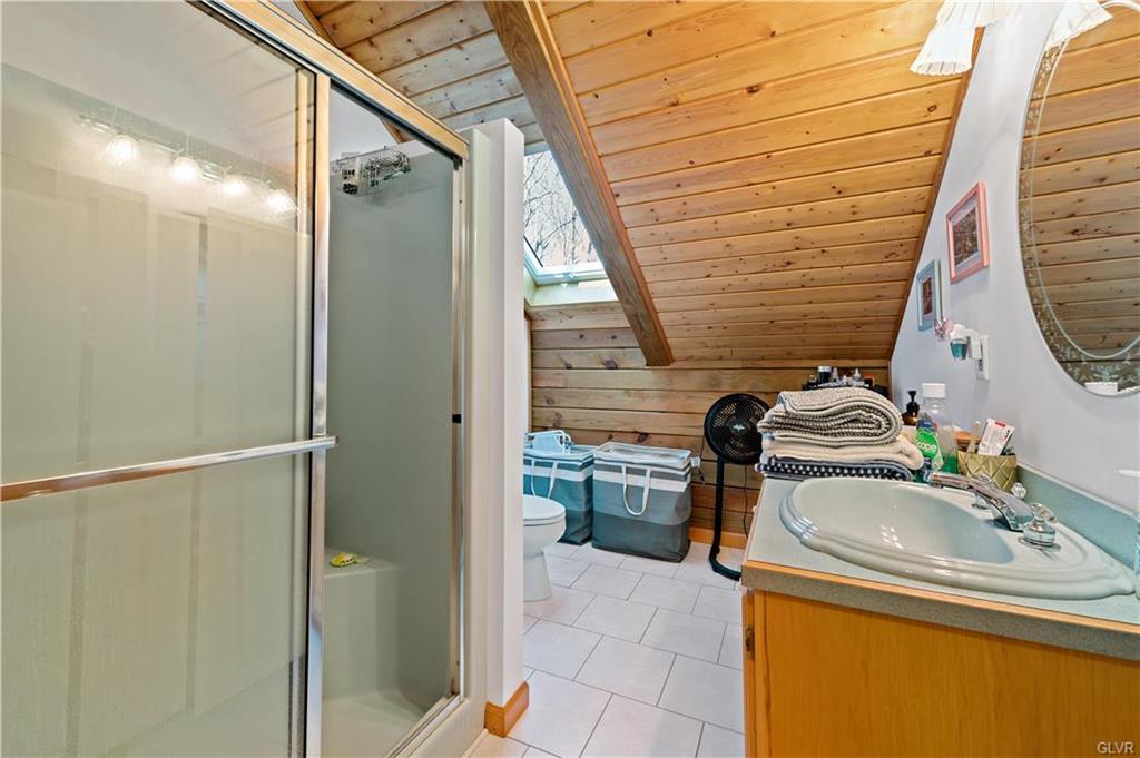 Wayne County, Pennsylvania 18428, United States, 4 Bedrooms Bedrooms, ,3 BathroomsBathrooms,Residential,Active,83485