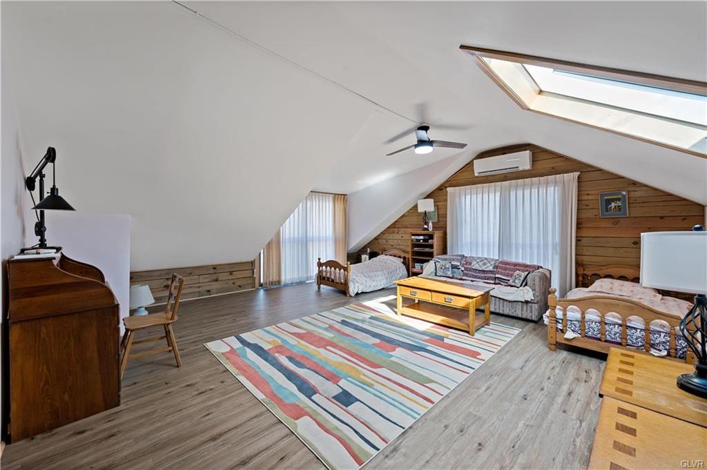 Wayne County, Pennsylvania 18428, United States, 4 Bedrooms Bedrooms, ,3 BathroomsBathrooms,Residential,Active,83485