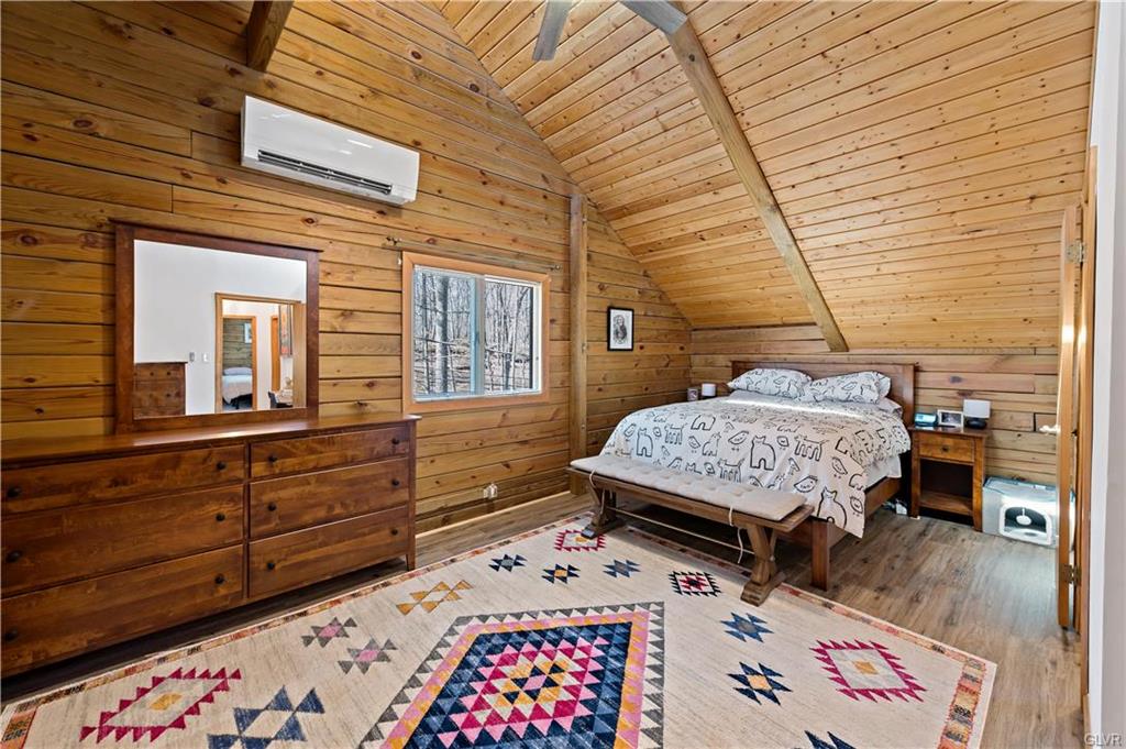 Wayne County, Pennsylvania 18428, United States, 4 Bedrooms Bedrooms, ,3 BathroomsBathrooms,Residential,Active,83485