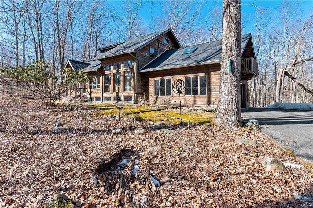 Wayne County, Pennsylvania 18428, United States, 4 Bedrooms Bedrooms, ,3 BathroomsBathrooms,Residential,Active,83485