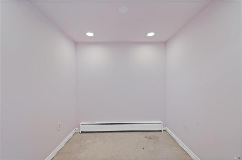 Wayne County, Pennsylvania 18428, United States, 4 Bedrooms Bedrooms, ,3 BathroomsBathrooms,Residential,Active,83485